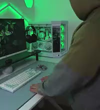 Height-Adjustable Gaming Desk — customer photo 6
